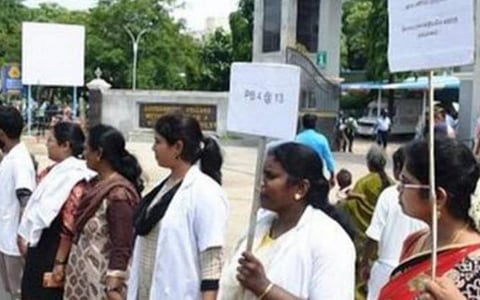 மருத்துவர்களின் வேலை நிறுத்தத்திற்கு தடை விதிக்கக் கோரி உயர் நீதிமன்றக் கிளையில் முறையீடு