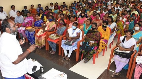 அன்னை தெரசா இப்போது இருந்திருந்தால் மினி கிளினிக் உருவாக்கிய முதல்வர் பழனிசாமியை வாழ்த்தியிருப்பார்: அமைச்சர் ஆர்.பி.உதயகுமார் பெருமிதம்