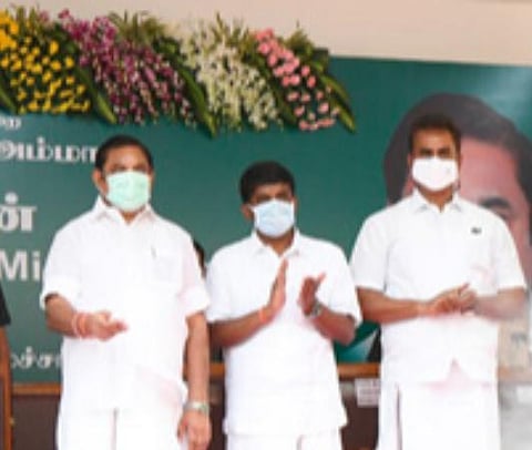 மினி கிளினிக்குகளை முதல்வர் பழனிசாமி தொடங்கி வைத்தபோது எடுத்த படம்.