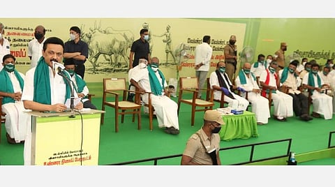 வேளாண் சட்டங்களுக்கு எதிர்ப்பு: தடையை மீறி திமுக கூட்டணிக்கட்சிகள் உண்ணாவிரதப் போராட்டம்