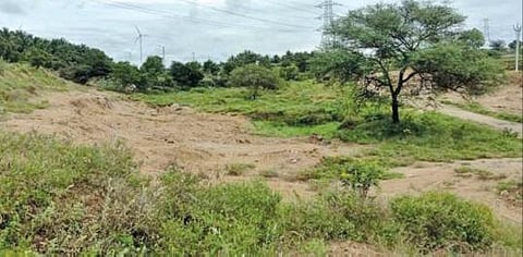 சுல்தான்பேட்டை மேற்குப் பகுதியில் வறட்சியின் பிடியில் சிக்கித் தவிக்கும் கிராமங்கள்: தண்ணீருக்கு காத்திருக்கும் விவசாயிகள்