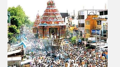 ‘தேர் பார்ப்பதும் புண்ணியம்; தேர் வடம்பிடிப்பதும் புண்ணியம்!’ - தில்லையில் தேரோட்டம்; தீட்சிதர் விளக்கம்
