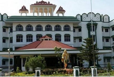 பொற்பனைக்கோட்டையில் அகழாய்வு நடத்தத் தமிழ்நாடு திறந்தநிலை பல்கலை.க்கு அனுமதி வழங்குக: மத்திய அரசுக்கு உயர் நீதிமன்றம் உத்தரவு