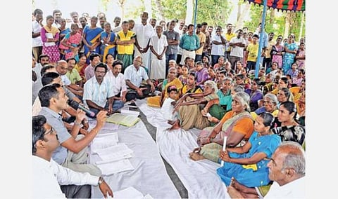 'கிராம சபை' பெயரில் அரசியல் கட்சிகள் கூட்டம் நடத்த அனுமதி இல்லை; மீறி நடத்தினால் நடவடிக்கை: தமிழக அரசு அறிவிப்பு
