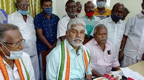 திருநள்ளாறில் இன்று செய்தியாளர்களிடம் பேசிய புதுச்சேரி அமைச்சர் ஆர்.கமலக்கண்ணன்.
