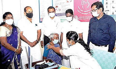 திருவள்ளூர் மாவட்டம், கடம்பத்தூர் ஊராட்சி ஒன்றியம், கொட்டையூர் ஊராட்சியின் அம்மா மினி கிளினிக்கை ஊரகத் தொழில் துறை அமைச்சர் பெஞ்சமின்  திறந்து  வைத்தார்.