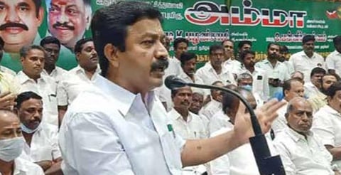 சி.வி.சண்முகத்துக்கு வெயிட்! பாமகவுக்கு செக்!