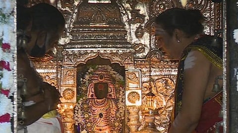 திருநள்ளாற்றில் சனிப்பெயர்ச்சி விழா: குறைந்த அளவிலான பக்தர்கள் பங்கேற்பு