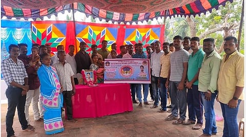 தஞ்சாவூரில் மோசஸ் மோகன்ராஜ் குடும்பத்துக்கு ரூ.8.15 லட்சம் நிதியை வழங்கிய 2013 ம் ஆண்டு பேட்ச் காவலர்கள்.