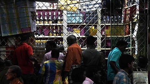 தமிழகம் முழுவதும் மதுக்கடைகளுடன் இணைந்த டாஸ்மாக் பார்கள் இன்று முதல் திறப்பு