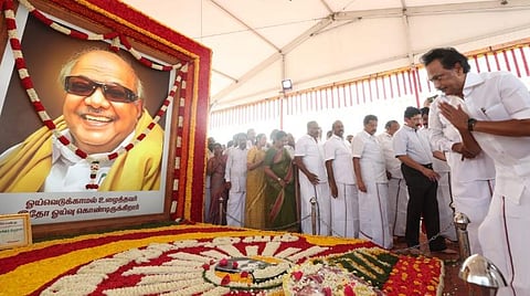 புத்தாண்டு தினம்: அண்ணா, கருணாநிதி சமாதியில் ஸ்டாலின் அஞ்சலி
