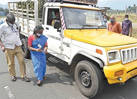 கேரளாவில் பரவும் பறவைக் காய்ச்சல் மாநில எல்லைகளில் தடுப்பு நடவடிக்கை தீவிரம்