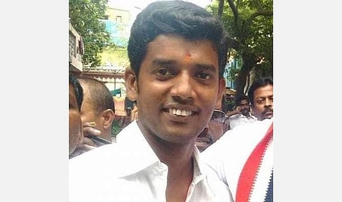 பொள்ளாச்சி பாலியல் வழக்கில் கைதான மாணவர் அணிச்செயலாளர் அதிமுகவிலிருந்து நீக்கம்: ஓபிஎஸ்-இபிஎஸ் கூட்டாக அறிவிப்பு