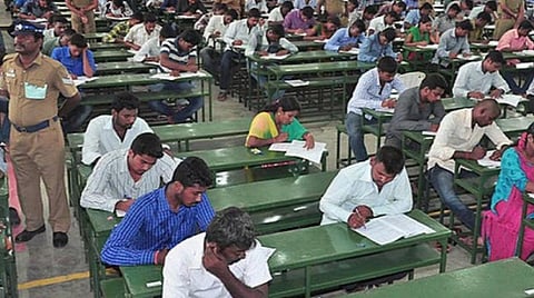 சார்பு ஆய்வாளர் நியமனத்தில் தமிழ்வழி இடஒதுக்கீடு; நேர்முகத் தேர்வுப் பட்டியலை தாக்கல் செய்க: உயர் நீதிமன்றக் கிளை உத்தரவு