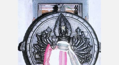 சங்கடம் நீக்குவார்; சந்தோஷம் தருவார் சக்கரத்தாழ்வார்; மார்கழி சித்திரையில் சக்கரத்தாழ்வார் தரிசனம்! 