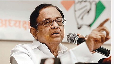 5 ஆண்டுகளுக்கு மேல் ஒரே கட்சி ஆட்சியில் தொடர்ந்தால் அதிகாரிகள் கரை வேட்டி கட்டாத கட்சிக்காரர்களாக மாறிவிடுவர்: ப.சிதம்பரம் பேச்சு