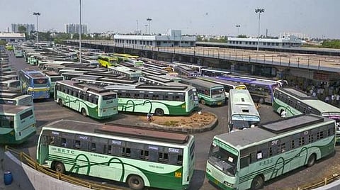 விரைவு, சொகுசு பேருந்துகளில் செல்ல 81 ஆயிரம் டிக்கெட்கள் முன்பதிவு; தமிழகம் முழுவதும் பொங்கல் சிறப்பு பேருந்துகள் இன்று முதல் இயக்கம்: சென்னையில் இருந்து 2,226 பேருந்துகளை இயக்க ஏற்பாடு