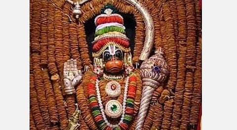 அனுமனுக்கு வெண்ணெய்; அனுமனுக்கு வடைமாலை! 