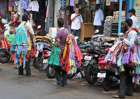 சாலையோர வியாபாரிகளுக்கு நிதியுதவி திட்டம்: 12.7 லட்சம் பேருக்கு கடன்கள்