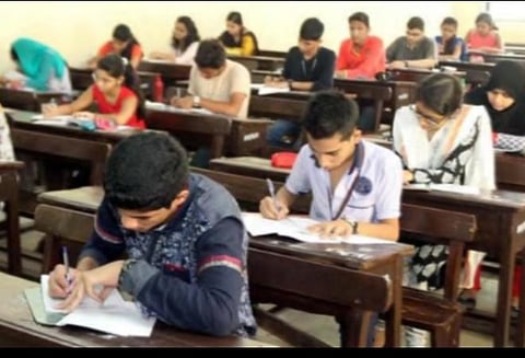 நீட் 2021 தேர்வு: விரைந்து அறிவிக்க மத்திய அமைச்சரிடம் மாணவர்கள் வலியுறுத்தல்