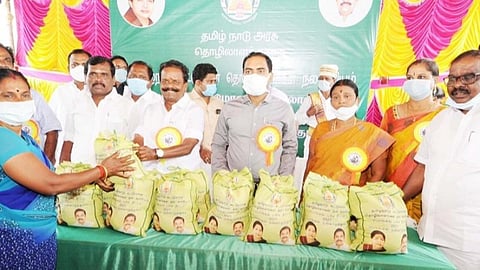 கார்த்தி சிதம்பரம் எம்.பி சிவகங்கை மக்களுக்கு ஒன்றும் செய்யாமல் ஏமாற்றிவிட்டார்: அமைச்சர் ஜி.பாஸ்கரன் பேச்சு