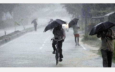 வளிமண்டல மேலடுக்குச் சுழற்சி; 4 மாவட்டங்களில் கனமழை: வானிலை ஆய்வு மையம்