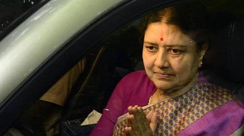 தவ வாழ்க்கையை வாழ்ந்த சசிகலாவை தவறாக பேசுவதா?- கோகுல இந்திரா கருத்தால் சலசலப்பு