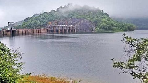 பாபநாசம், மணிமுத்தாறு அணைகளில் இருந்து 6485 கனஅடி தண்ணீர் வெளியேற்றம்: தாமிரபரணி ஆற்றில் வெள்ளம் குறைகிறது