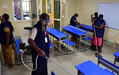 பள்ளிகள் திறப்பு: செய்யக்கூடியவை... கூடாதவை- அரசு வெளியிட்ட வழிகாட்டு நெறிமுறைகள்