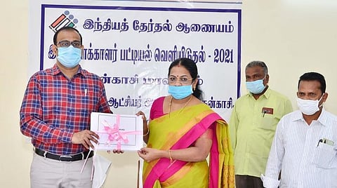 தென்காசி மாவட்டத்தில் 13.33 லட்சம் வாக்காளர்கள்: இறுதிப் பட்டியலை வெளியிட்ட ஆட்சியர்