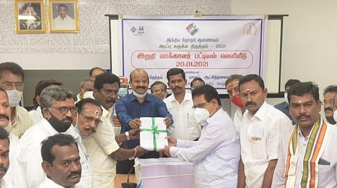 ஒருங்கிணைந்த வேலூர் மாவட்டத்தில் இறுதி வாக்காளர் பட்டியல் வெளியீடு: பெண்களே அதிகம்