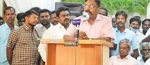 விழுப்புரத்தில் நடைபெற்ற பாராட்டு விழா கூட்டத்தில் திருமாவளவன் பேசுகிறார்.