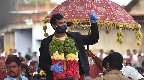 நடராஜனுக்கு அளிக்கப்பட்ட உற்சாக வரவேற்பு.