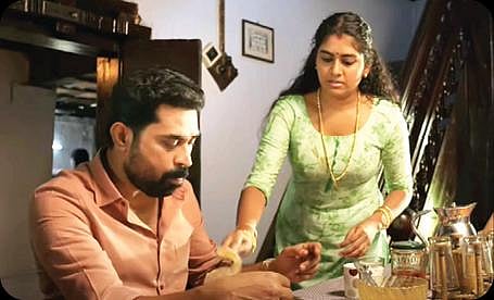 அடுக்களைக் கழிவுத் தொட்டிக்குள் அடைபட்டவள்!