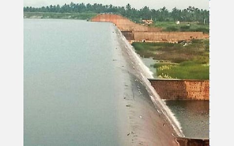 13 ஆண்டுகளுக்கு பிறகு நிரம்பியுள்ள ஒட்டன்சத்திரம் அருகே இடையகோட்டையில் உள்ள நங்காஞ்சியாறு நீர்த்தேக்கம்.