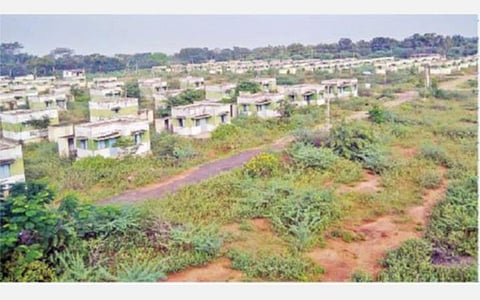 8 ஆண்டுகளாக  திறக்கப்படாத சமத்துவபுரம்: சிங்கம்புணரி அருகே வீணாகும் 100 வீடுகள்