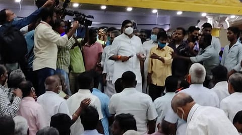 படவிளக்கம்: தனது ஆதரவாளர்களுடன் நேற்று இரவு கூட்டம் நடத்திய அமைச்சர் நமச்சிவாயம்
