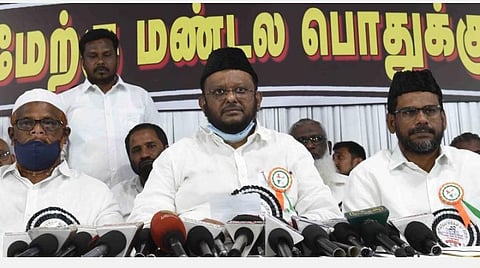 கோவையில் செய்தியாளர்களுக்குப் பேட்டியளித்த மனிதநேய மக்கள் கட்சித் தலைவர் ஜவாஹிருல்லா. | படம்: ஜெ.மனோகரன்.