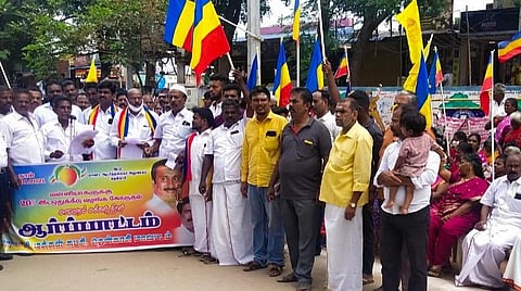 வன்னியர்களுக்கு 20 சதவீத இட ஒதுக்கீடு கோரி தென்காசியில் பாமகவினர் ஆர்ப்பாட்டம்
