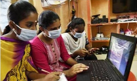 மாணவர்களுக்கு தினமும் 2 ஜிபி இலவச டேட்டா திட்டம்: முதல்வர் பழனிசாமி தொடங்கி வைத்தார்
