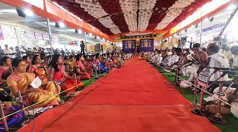 பஞ்ச ரத்ன கீர்த்தனை நிகழ்ச்சியில் பங்கேற்றுப் பாடிய இசைக் கலைஞர்கள்.