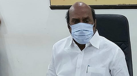திருவண்ணாமலையில் செய்தியாளர்களிடம் பேசும் திமுக முன்னாள் அமைச்சர் எ.வ.வேலு.