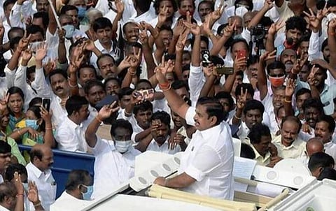 கட்சியைப் பார்த்து தள்ளுபடி செய்யவில்லை; விவசாயிகளின் கஷ்டத்தை பார்த்துதான் பயிர்க் கடனை தள்ளுபடி செய்தோம்: திருவள்ளூரில் விவசாயிகள், நெசவாளர்களுடனான கலந்துரையாடலில் முதல்வர் பழனிசாமி கருத்து