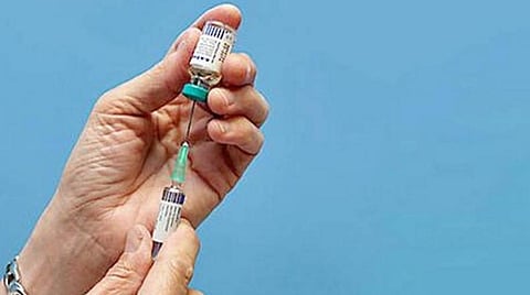 கரோனா தடுப்பூசி செலுத்திக் கொள்ளாத சுகாதார ஊழியர்கள், மருத்துவ பணியாளர்களுக்கு ஊதியம் கிடையாது: ஒடிசாவின் கட்டாக் மாவட்ட நிர்வாகம் உத்தரவு