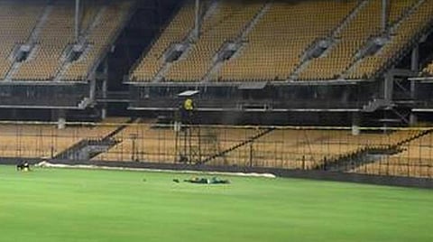 2-வது டெஸ்ட் கிரிக்கெட் போட்டி 2012-க்கு பிறகு சேப்பாக்கத்தில் ரசிகர்களுக்கு அனுமதி: இணையத்தில் இன்று டிக்கெட் விற்பனை