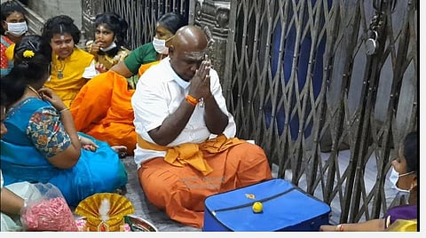 சசிகலா குறித்த கேள்விக்குப் பதிலளிக்க மறுத்த வருவாய்த் துறை அமைச்சர் உதயகுமார் 