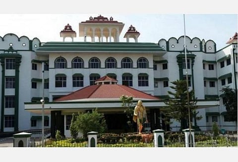 புற்றுநோய் பாதிப்பால் பெண் கைதிக்கு பரோல்: உயர் நீதிமன்றம் உத்தரவு