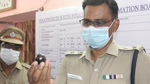 கறுப்பு வைரம் எனக் கூறி ரூ.27 லட்சம் மோசடியில் ஈடுபட முயன்ற கர்நாடகாவைச் சேர்ந்த 2 பேர் கைது: தூத்துக்குடி போலீஸார் தீவிர விசாரணை
