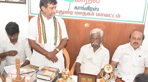 மதுரையில் இன்று நடந்த தமாகா மாணவரணி மதுரை மண்டல நிர்வாகிகள் ஆலோசனைக்கூட்டத்தில் தமாகா மாநில பொதுச்செயலாளர்
விடியல் சேகர் பேசினார்.