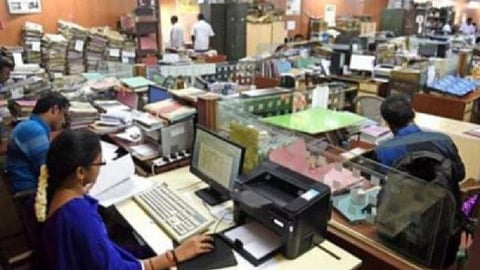 பணி நாட்களில் அனைவரும் தவறாமல் வேலைக்கு வர வேண்டும்: மத்திய அரசு ஊழியர்களுக்கு உத்தரவு
